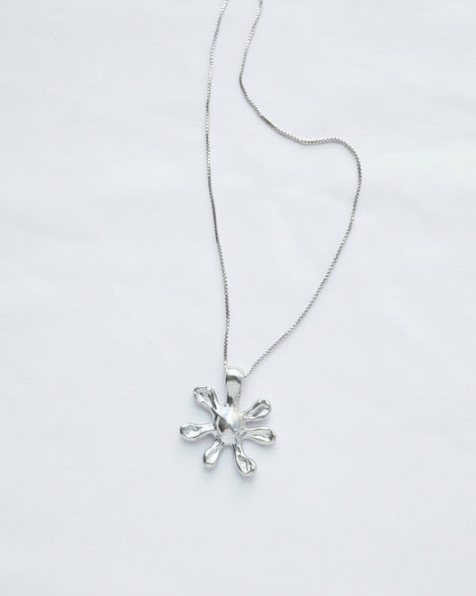 RAVExIZA BANAS PENDANT