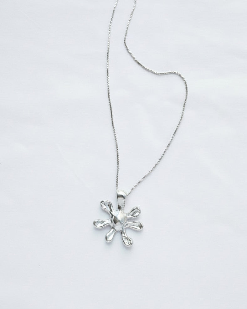 RAVExIZA BANAS PENDANT