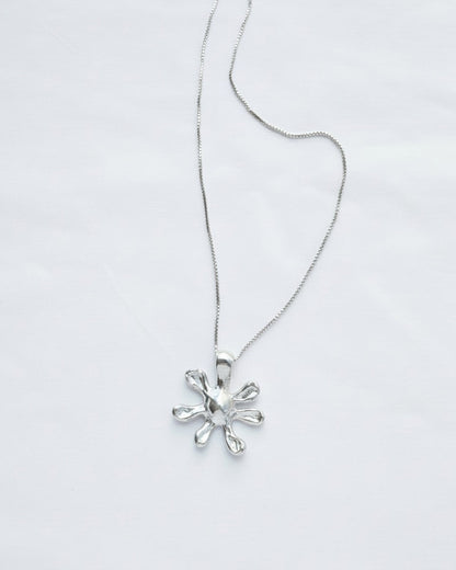 RAVExIZA BANAS PENDANT