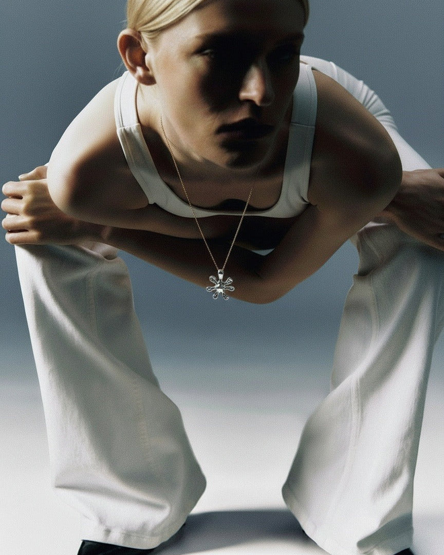 RAVExIZA BANAS PENDANT